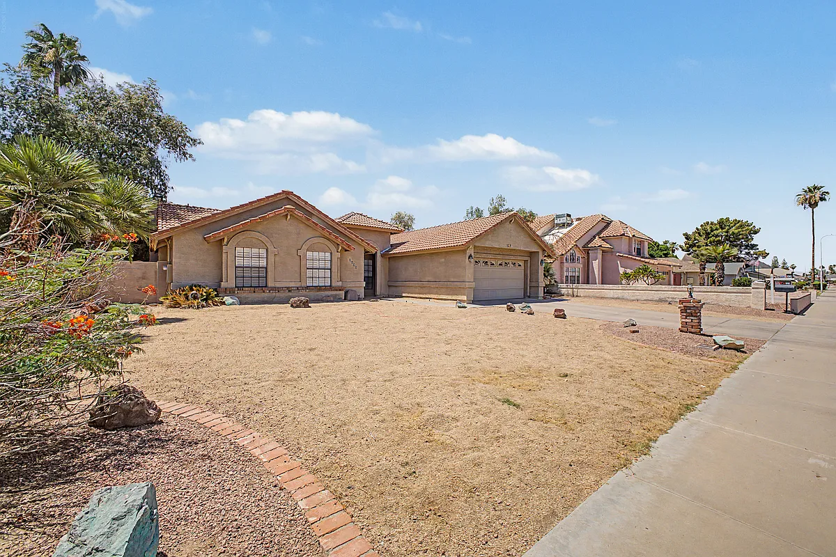 Building Photo - 7807 W Dreyfus Dr
