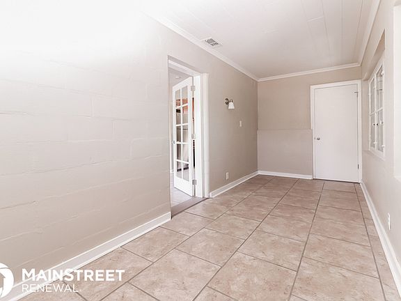 3rd image of 1465 Pine St