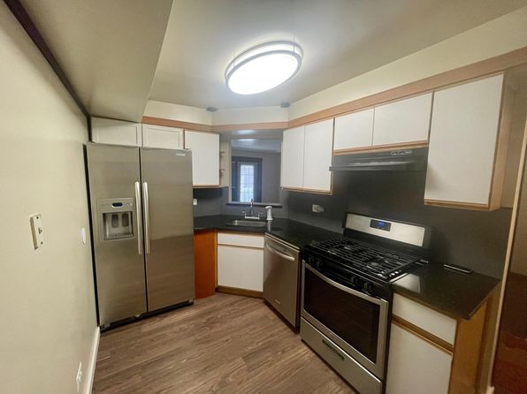 4276 Central Rd #101, Glenview, IL 60025