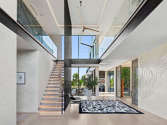 3rd image of 989 Deerfield Rd