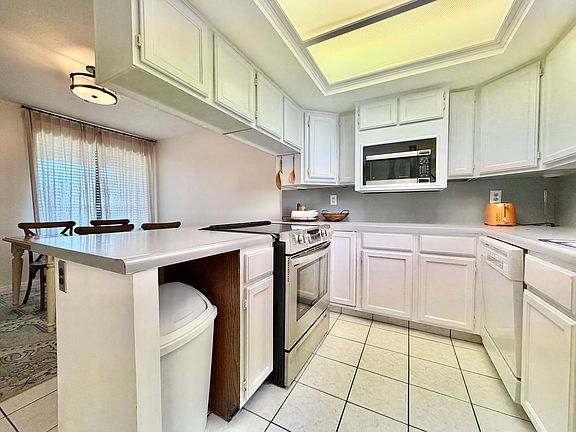 3rd image of 8758 S Oakwood Park Cir
