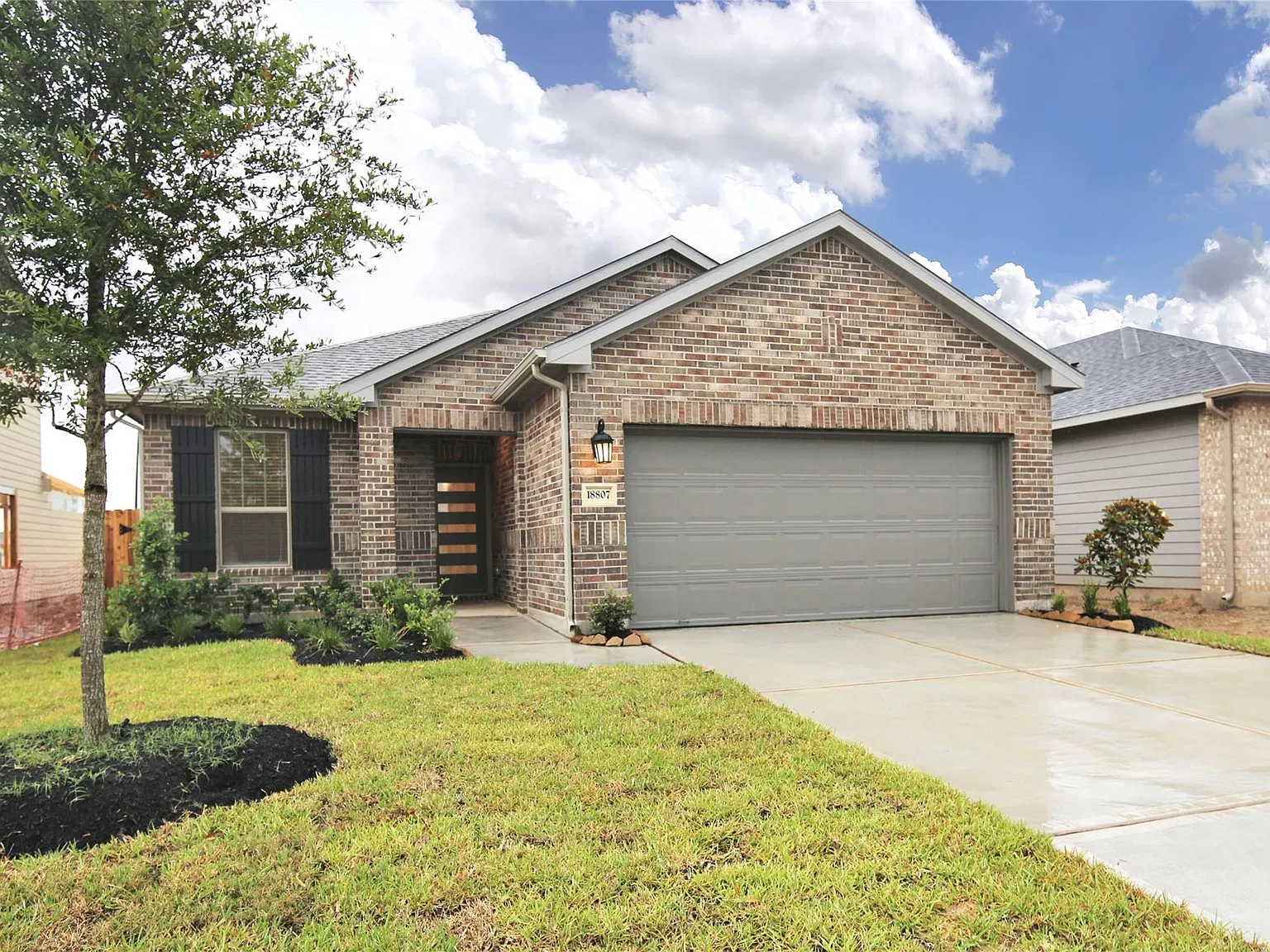 3 bed, 2.0 bath, 1750 sqft, $2,200 — Photo 1