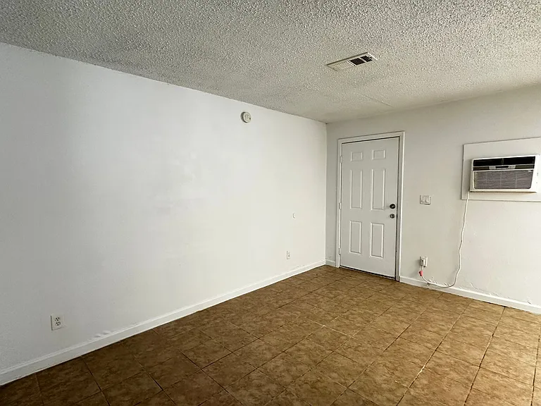 14005 N Palm St #4 — Photo 7