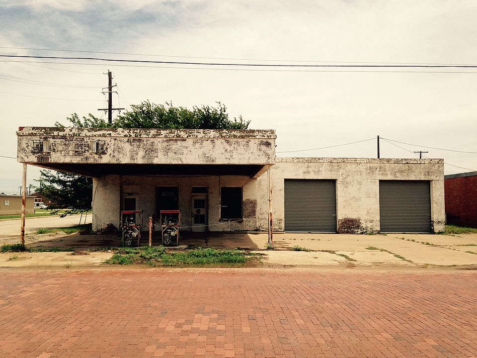 1st image of 124 N Avenue C