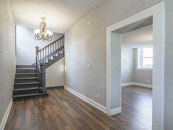 3rd image of 801 Franklin St