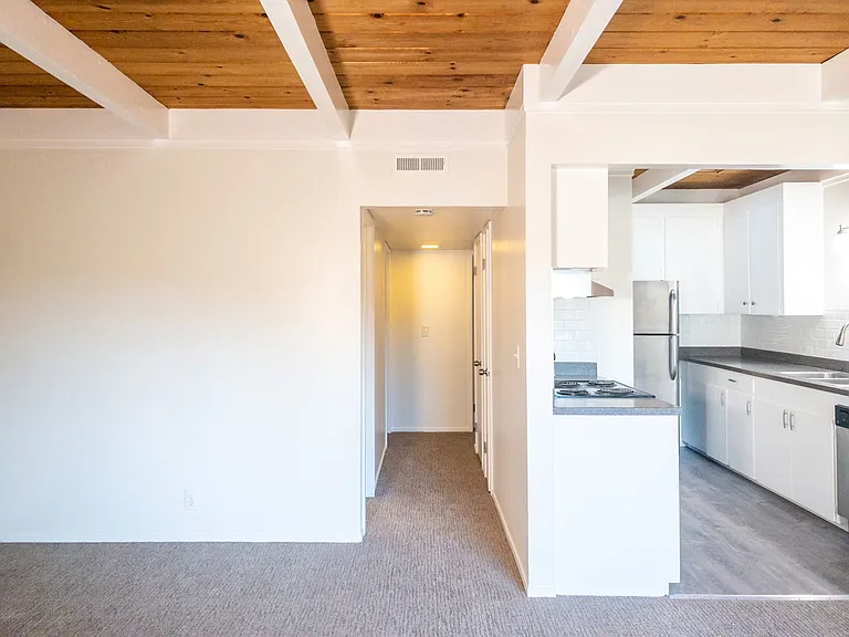 11 S Knoll Rd #17 — Photo 4