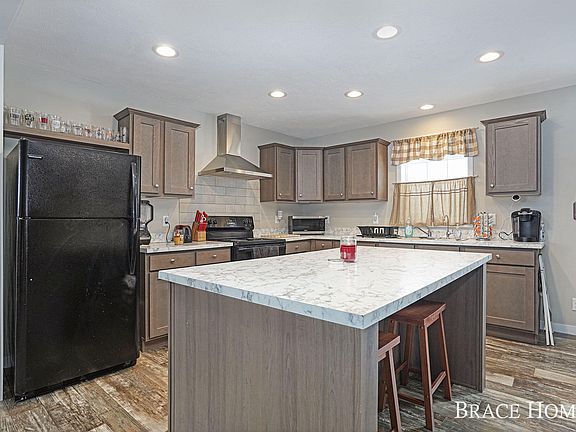 3rd image of 12970 Sweetland Dr