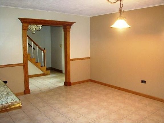 5th image of 1004 Loretta St