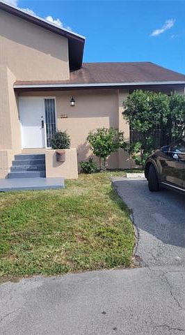 1st image of 914 NW 106th Ave Cir