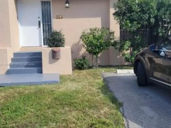 914 NW 106th Ave Cir, Miami, FL 33172
