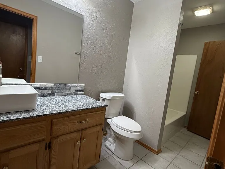 824-930 Railhead Dr — Photo 42