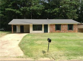 311 Robinhood Cir, Philadelphia, MS 39350
