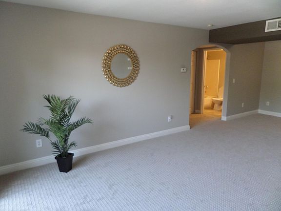 4th image of 5134 S Jones Blvd Unit 203
