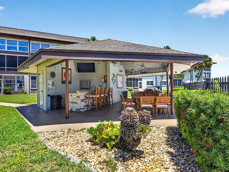 40-web-or-mls-Windward Cove (3 of 5)_06052026