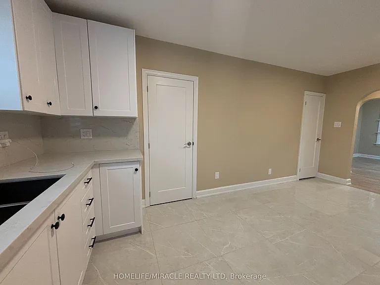 54 Hawman Ave #UPPER FLOOR — Photo 6