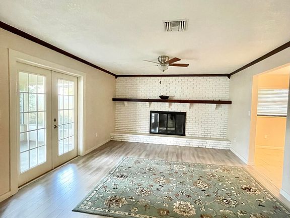 4th image of 3025 Briarwood Ln