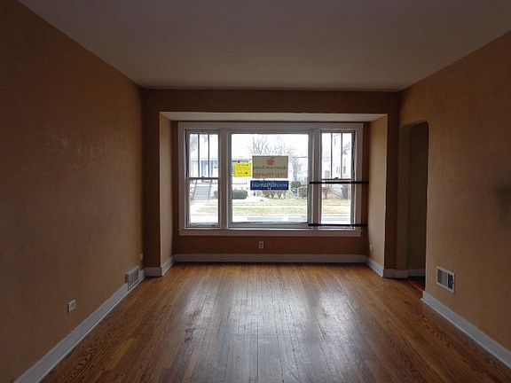 3rd image of 9320 S Utica Ave