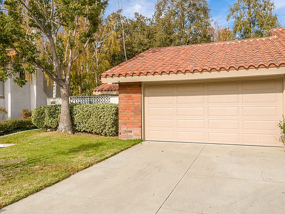 3rd image of 4045 Bridgewood Ln