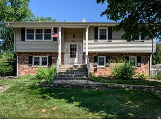 3 Periwinkle Ln, Hamilton, NJ 08619