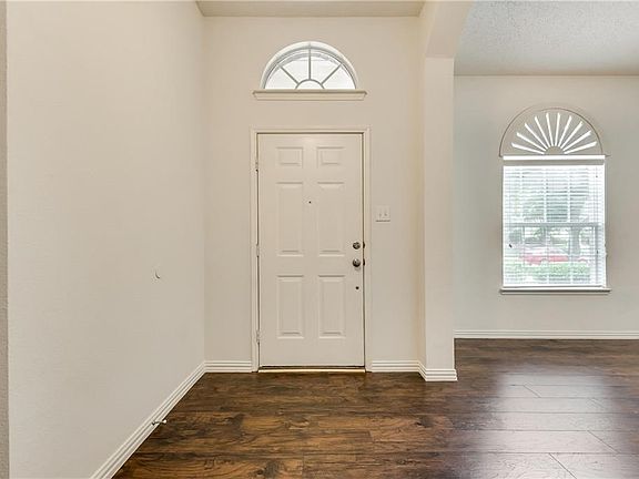 4th image of 5114 Royal Bay Dr