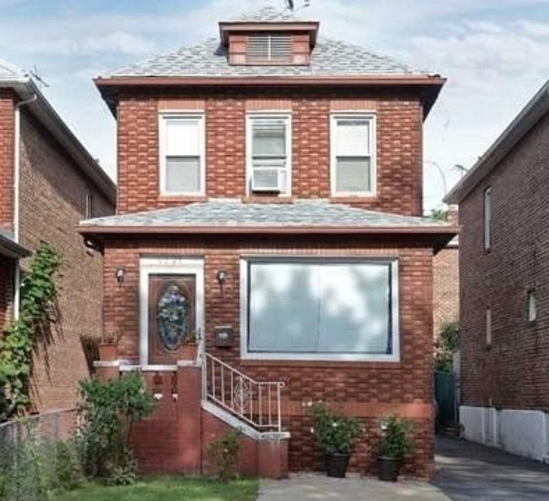 2nd image of 9225 Gettysburg St #2F