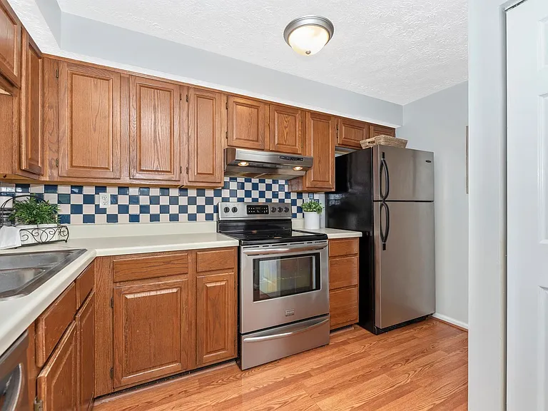 802 Stratford Way #K — Photo 22