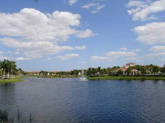 3rd image of 2548 Centergate Dr APT 304