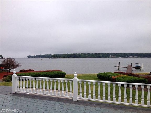 4th image of 895 S Shore Dr