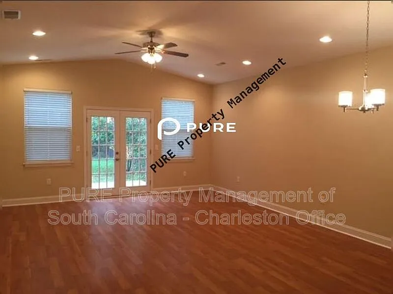 3 bed, 2.0 bath, 1450 sqft, $2,199 — Photo 2