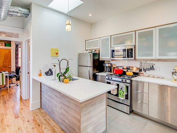 4th image of 2011 E Dauphin St #1