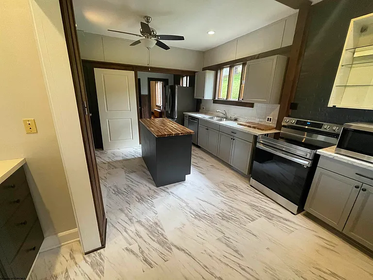 1440 Stewartstown Rd — Photo 6