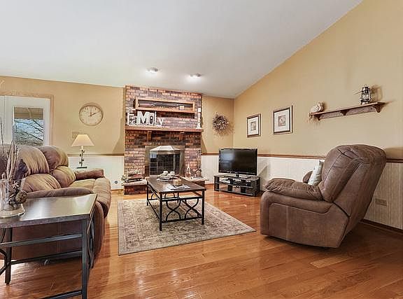 4th image of 16218 Pine Dr