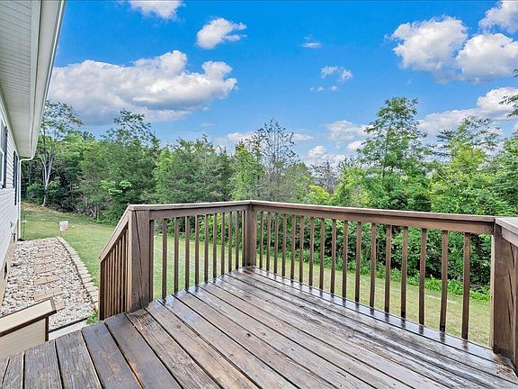 2nd image of 833 Gravel Hill Rd