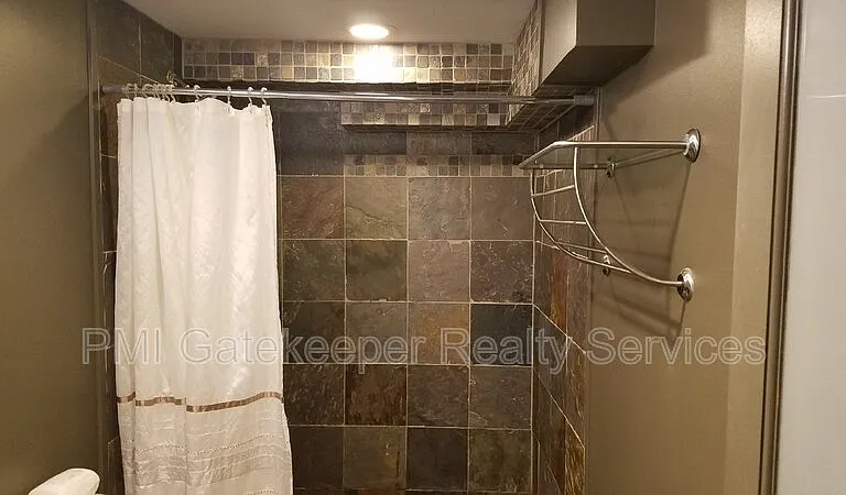 1202 Main St #13 — Photo 14