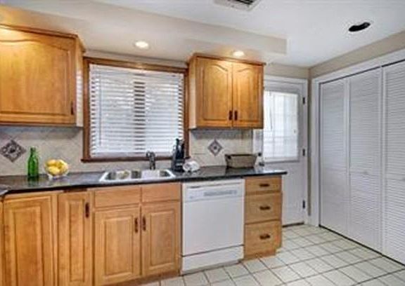 3rd image of 67 Goldie St #7
