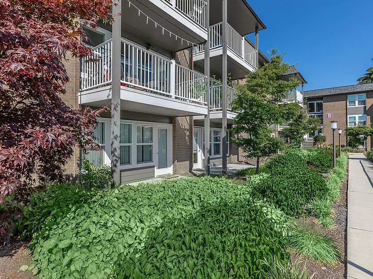 Corinthian Apartments — Photo 21