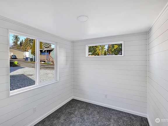 Bedroom>