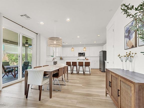 5th image of 612 Suncrest Peak Pl