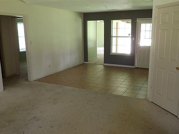 3rd image of 10606 Royal Terrell Dr