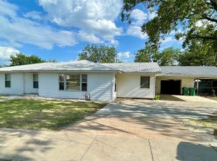 1507 W Queen St, Goldthwaite, TX 76844