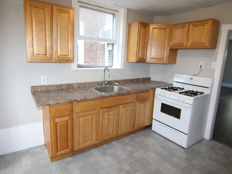 226 Linton St — Photo 3