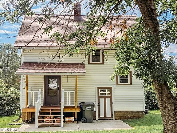 3rd image of 114 Hillcrest St