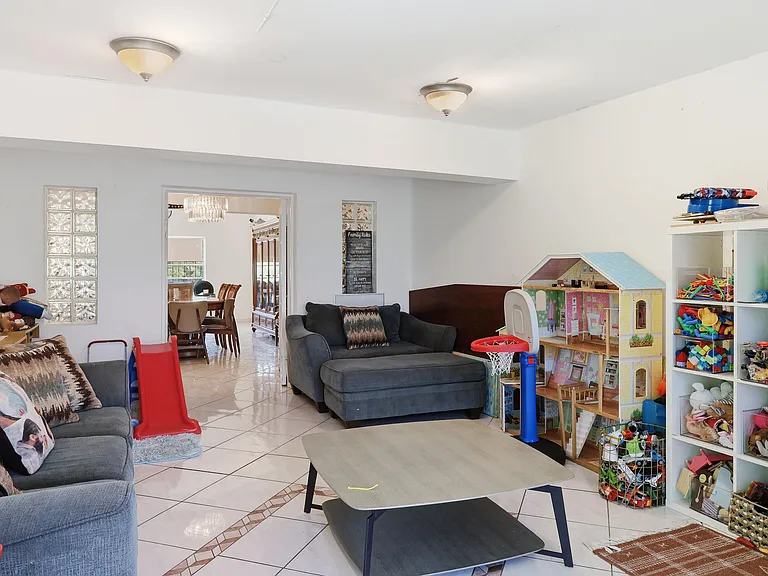1324 Lenox Ave — Photo 15