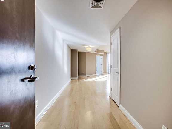 3rd image of 1020 N Highland St Unit 724