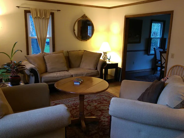 1902 Meadowview Cir — Photo 3