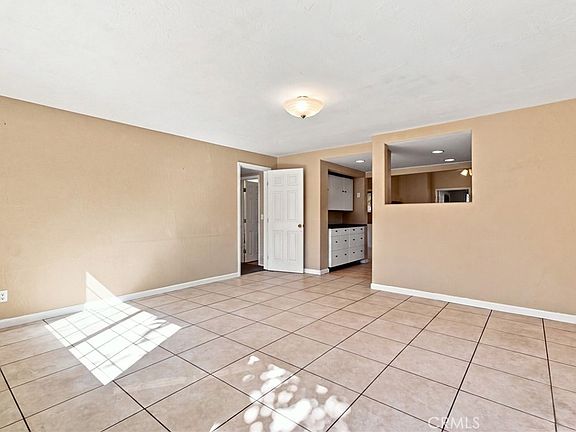 4th image of 482 E 5th Ave
