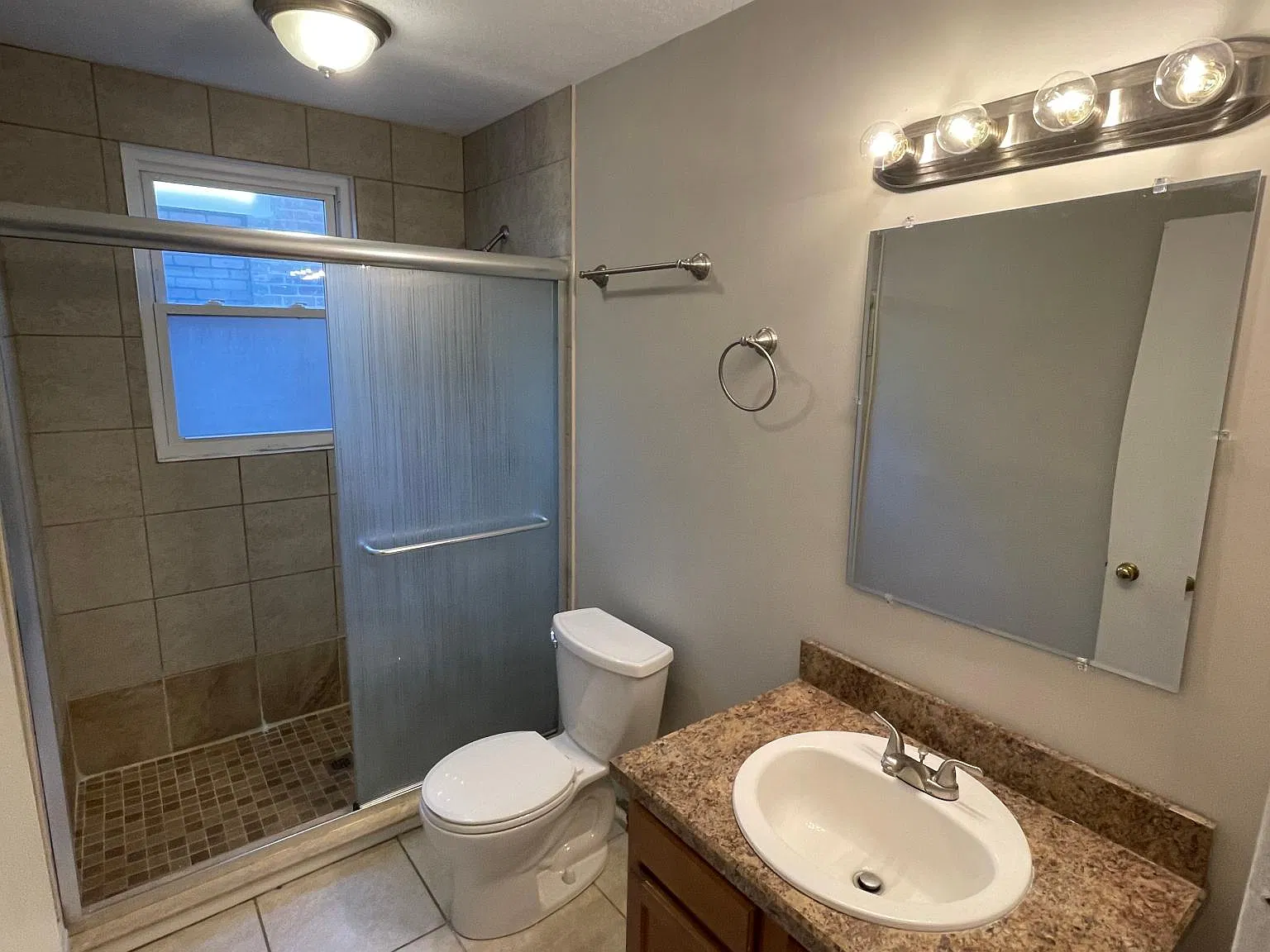 4 bed, 1500 sqft, $1,700 — Photo 4