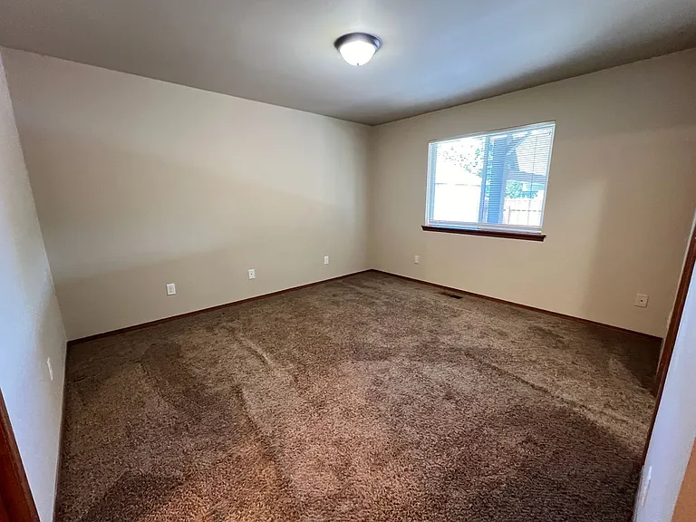 2525 NE Noble Loop — Photo 11