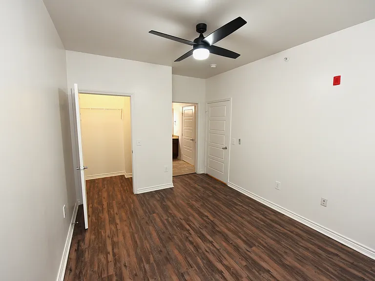 Legend V Apartments — Photo 20