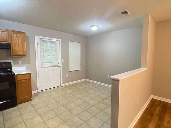 5th image of 209 E Wilson St Unit 122-123